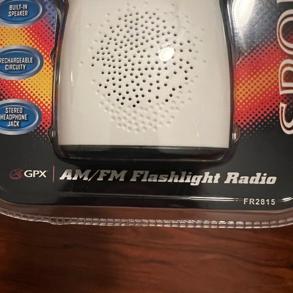 GPX White Portable AM/FM Flashlight Radio Speaker - Picture 4 of 5